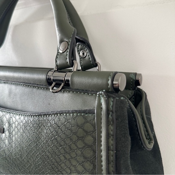 Simply Noelle Green Snakeskin Suede Purse NWOT Convertible Crossbody Strap - Picture 4 of 13